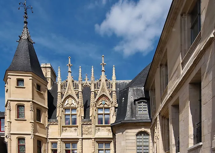Hôtel de Bourgtheroulde, Autograph Collection